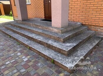 Укладення плитки на сходи