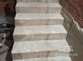 Положить плитку на ступени и лесничную площадку+ откосы плиткой.