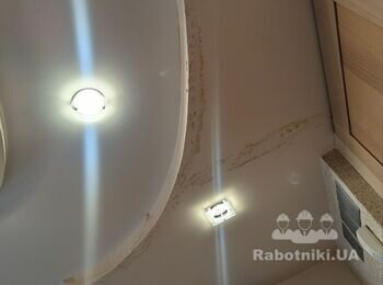 Відновлення стелі в трьох місцях після підтоплення