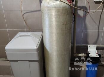 Обслужити колонну очистки води.