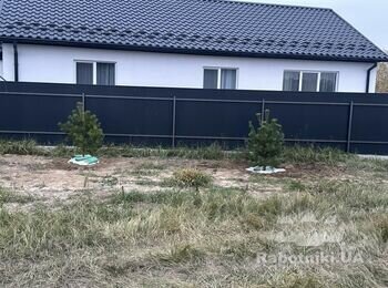 Стрічковий фундамент під паркан