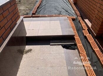 Потрібно відремонтувати стару гранітну плитку і укласти нову