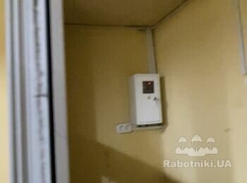 Выровнять стены, покрасить, выровнять полы. 12 кв.м. Бюджет примерный