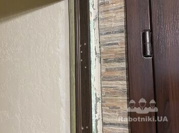 Перенести пройом двері з однієї сторони