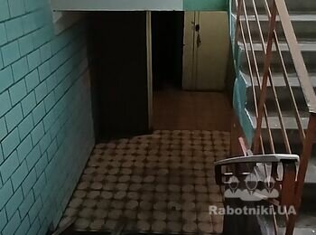 Зняття фарби зі стін та нанесення грунтовки (початок ремонту)