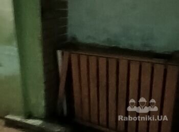 Зняття фарби зі стін та нанесення грунтовки (початок ремонту)