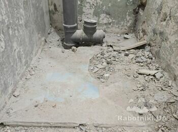 Демонтаж штукатурки с 2 стен и демонтаж плитки в туалете, вывоз мусора