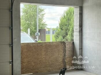 Монтаж секційних гаражних воріт