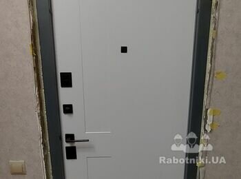 Отделка откосов 1 дверь, возле окна зашпаклевать вм'ятини