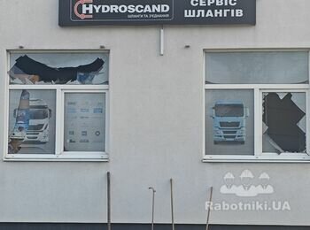 Закрити тимчасово вибиті вікна