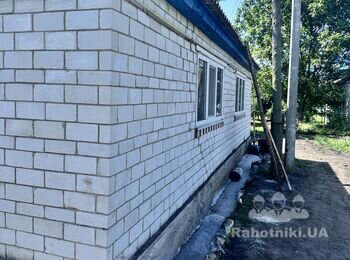 Демонтаж цегли будинку