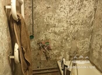 Зробити: ванну, туалет під ключ, в кухни штукатурка і підлога.