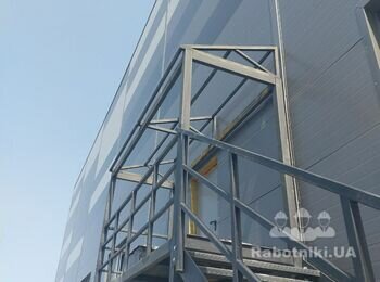 Монтаж навісів із полікарбонату