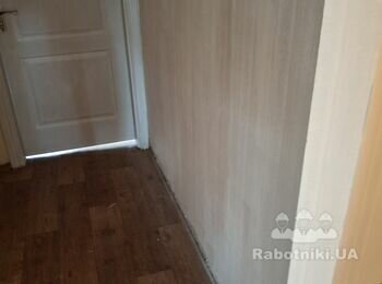Пластиковий плінтус в коридор приблизно 17 метрів