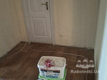 Пластиковий плінтус в коридор приблизно 17 метрів