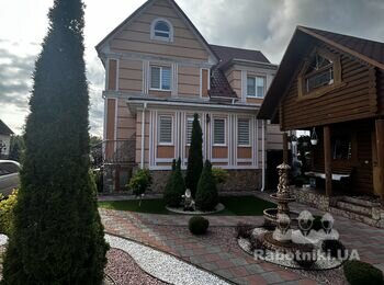 Фарбування рустованого фасаду будинку 400м2