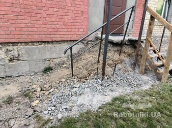 Демонтаж ганку, частина відмостку. На завтра