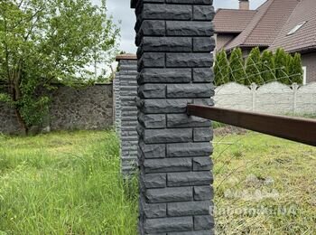 Укладка кирпича для столбиков паркана + цементные работы + закрепить п