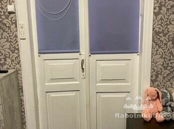 Потрібно купити або зробити та встановити між кімнатні двері.