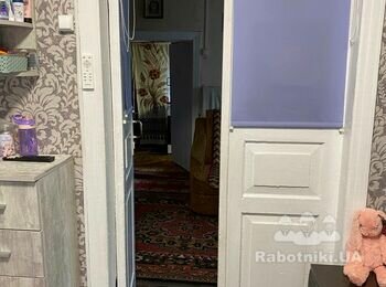 Потрібно купити або зробити та встановити між кімнатні двері.