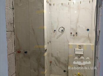 Хто працює з епоксидною затиркою?