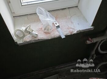 Облаштувати підвокння плиткою, зробити сантехнічний лючок