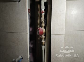 Облаштувати підвокння плиткою, зробити сантехнічний лючок