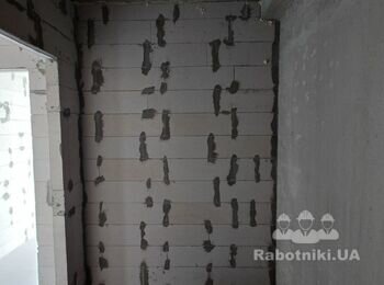 Водопостачання, каналізація та водяна тепла підлога в новобудові.