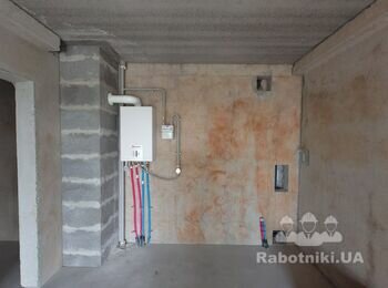 Водопостачання, каналізація та водяна тепла підлога в новобудові.