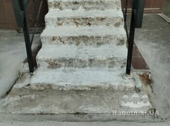 Укладення плитки на прямі сходи ганка (900грн/м. пог)