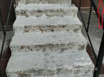 Укладення плитки на прямі сходи ганка (900грн/м. пог)