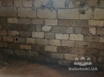 Вирізати пройом під ворота в гараж