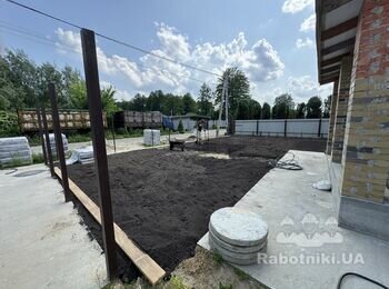 Кладка столбов забора из кирпича