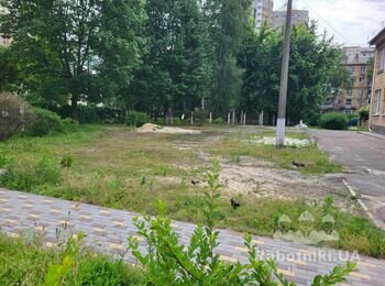 Улаштування майданчика з тротуарної плитки розміром 14 х 28 м