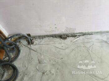 Вирівнювання підлоги самовирівнюючою сумішю