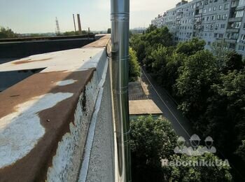 Установка сендвич-трубы, высотные работы на фасаде здания