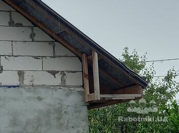 Отделка фронтона частного дома сайдингом