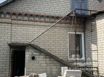 Влаштування фасаду, підшива покрівлі, система водовідведення.