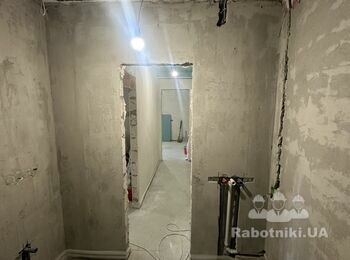 Плиточник для монтажу плитки
