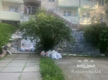 Ремонт сходів вхідної групи в житловий будинок.