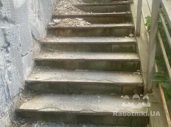 Ремонт сходів вхідної групи в житловий будинок.