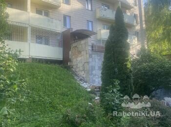 Ремонт сходів вхідної групи в житловий будинок.