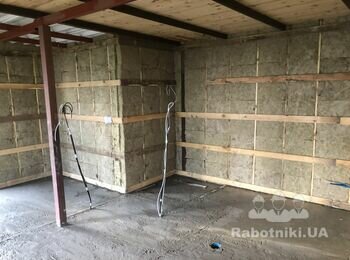 Шукаю професійних будівельників для внутрішніх оздоблювальних робіт.