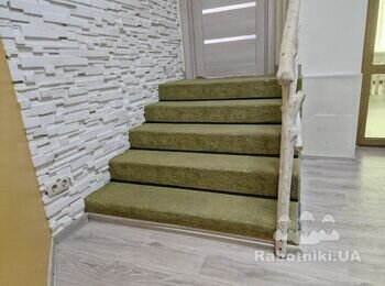 Потрібно замінити ковролін