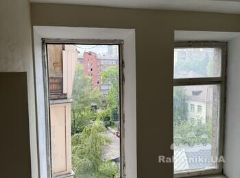 Застелить окна в деревянных рамах.