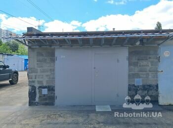 Монтаж водовідведення на козирьок гаража