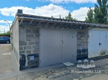 Монтаж водовідведення на козирьок гаража