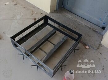 Підготувати місце під закладені 70*70*30 см, виставити і залити
