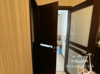 Фарбування дверей та рам