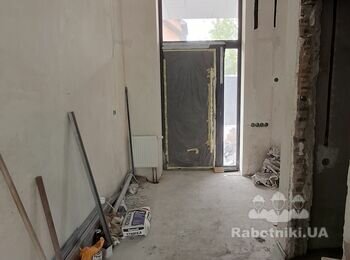Стяжка та плитка на підлогу та санвузлі